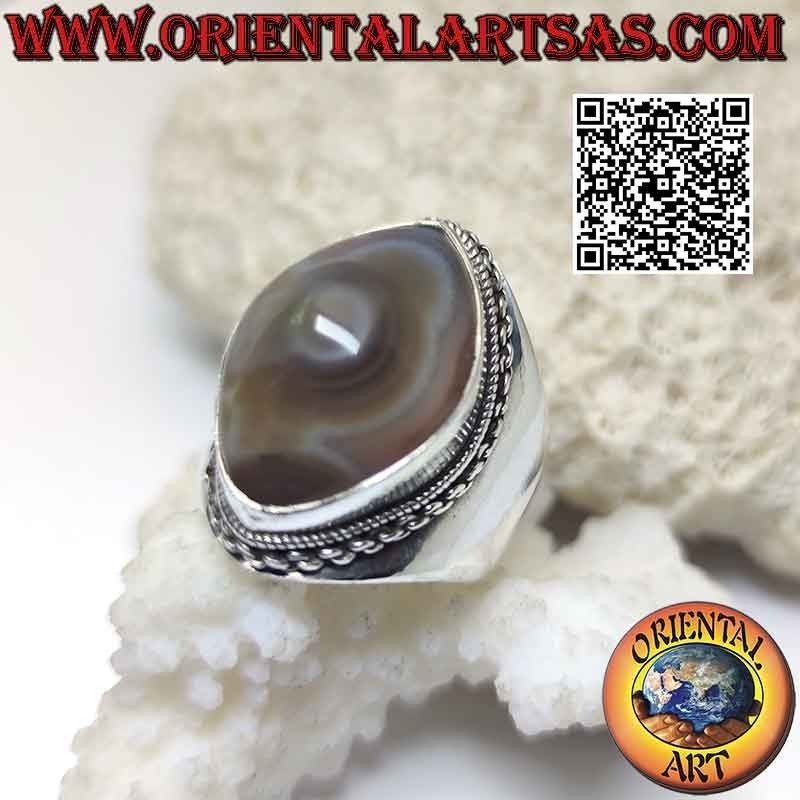 Anello in argento con agata occhio di Shiva (terzo occhio) a navetta e bordo a catena su montatura liscia (i)