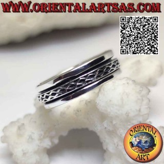 Silberring mit Anti-Stress-Band, doppelte Wellenlinie, die asymmetrisch im Flachrelief platziert ist