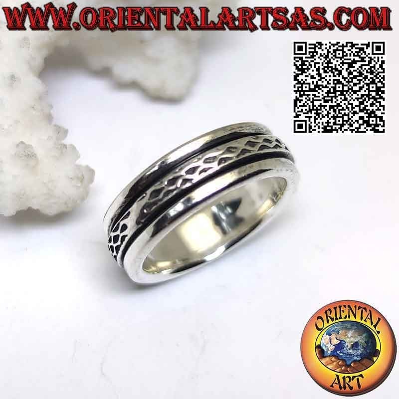 Anillo de plata con banda antiestrés, doble línea ondulada colocada asimétricamente en bajorrelieve