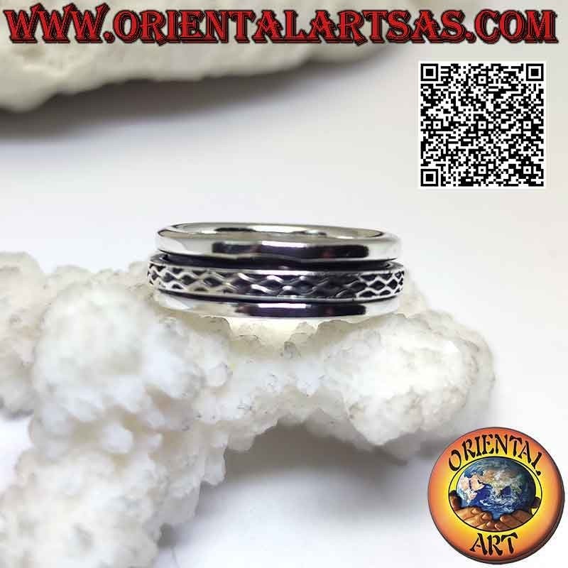 Anillo de plata con banda antiestrés, doble línea ondulada colocada asimétricamente en bajorrelieve