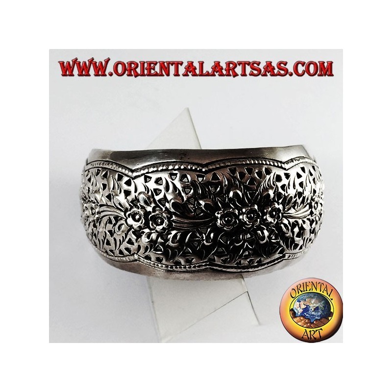 Silver bracelet rigid chiseled by hand