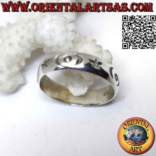 Anello in argento a fascia con stelle, mezzelune e cerchi incisi