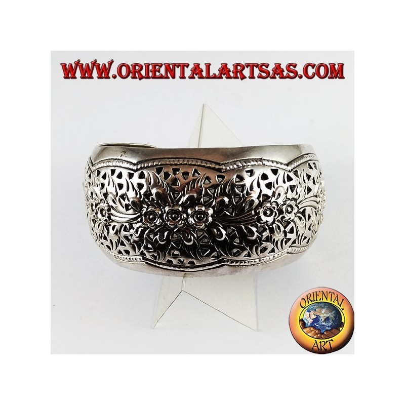 Bracciale d'argento rigido cesellato a mano bombato