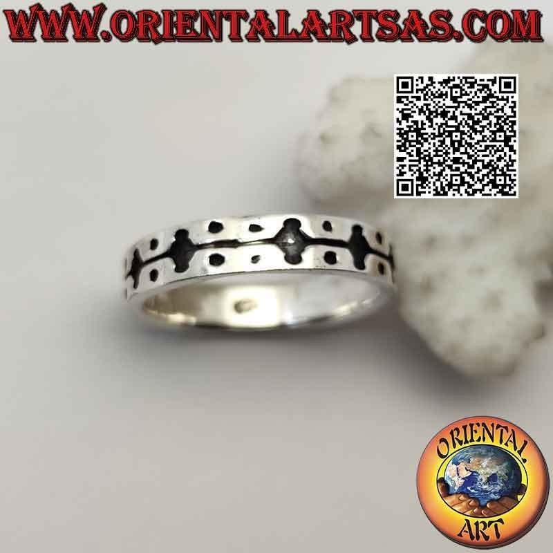 Silver ring with a worked band with an engraved decoration of rhombuses joined by a line and balls on the four corners