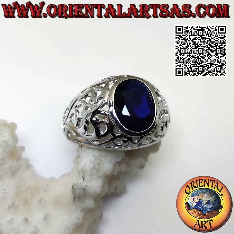 Anillo de plata con zafiro sintético oval facetado y decoración barroca romántica calada