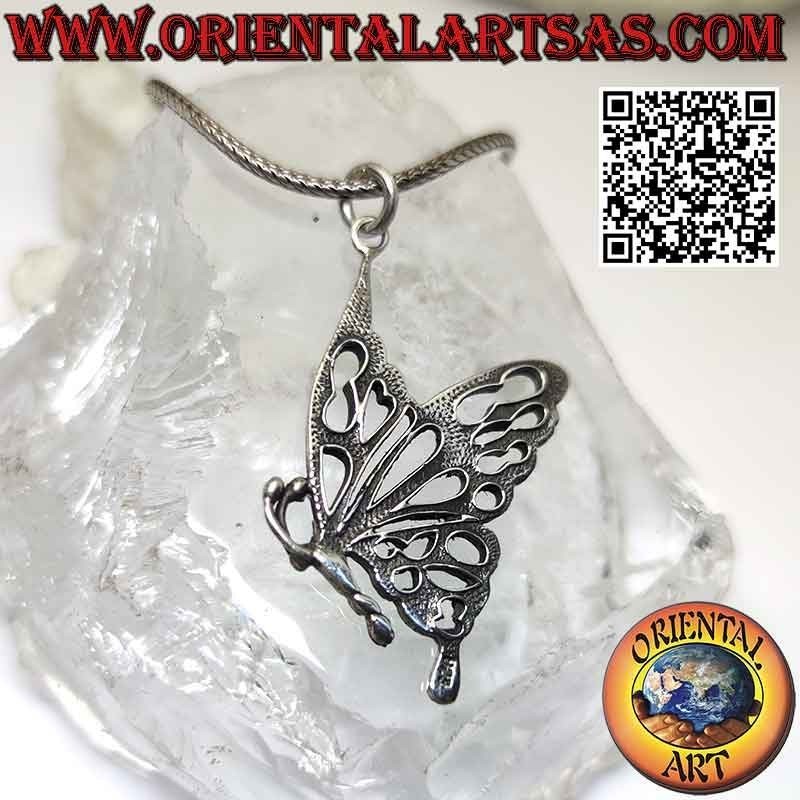 Colgante en plata mariposa con grandes alas de perfil