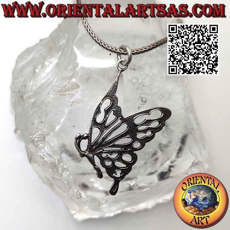 Colgante en plata mariposa con grandes alas de perfil