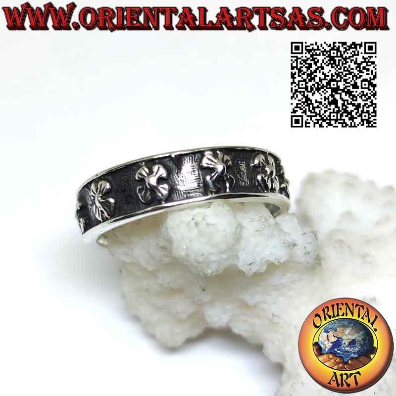 Silver band ring worked with four-petal flowers (lunaria odorosa or woodruff) in bas-relief