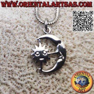 Pendentif en argent, le soleil enveloppé dans la lune (stylisé)