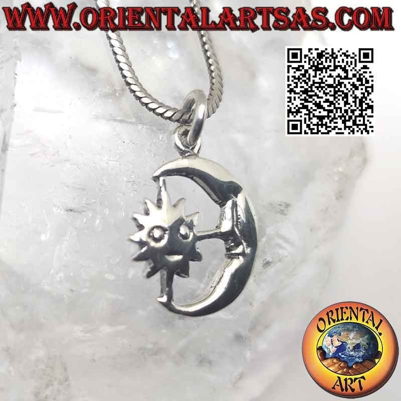 Colgante de plata, el sol envuelto en la luna (estilizado)