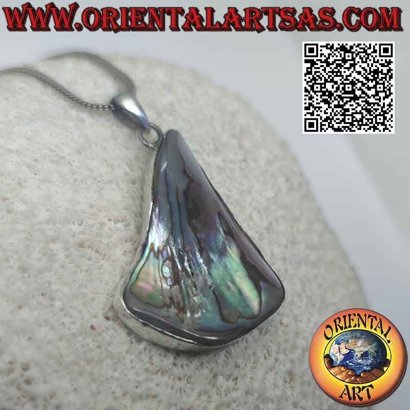 Ciondolo in argento con paua shell (abalone) di forma irregolare a filo bordo liscio (d)