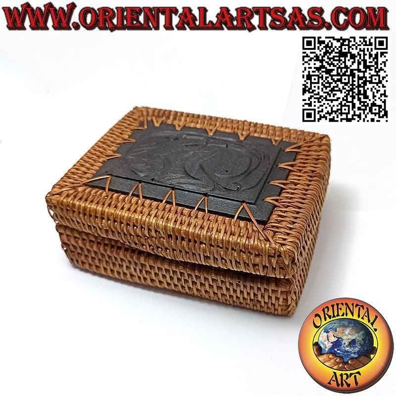 Rectangular jewelery box with engraved decoration in mahogany and wicker (13 x 10)