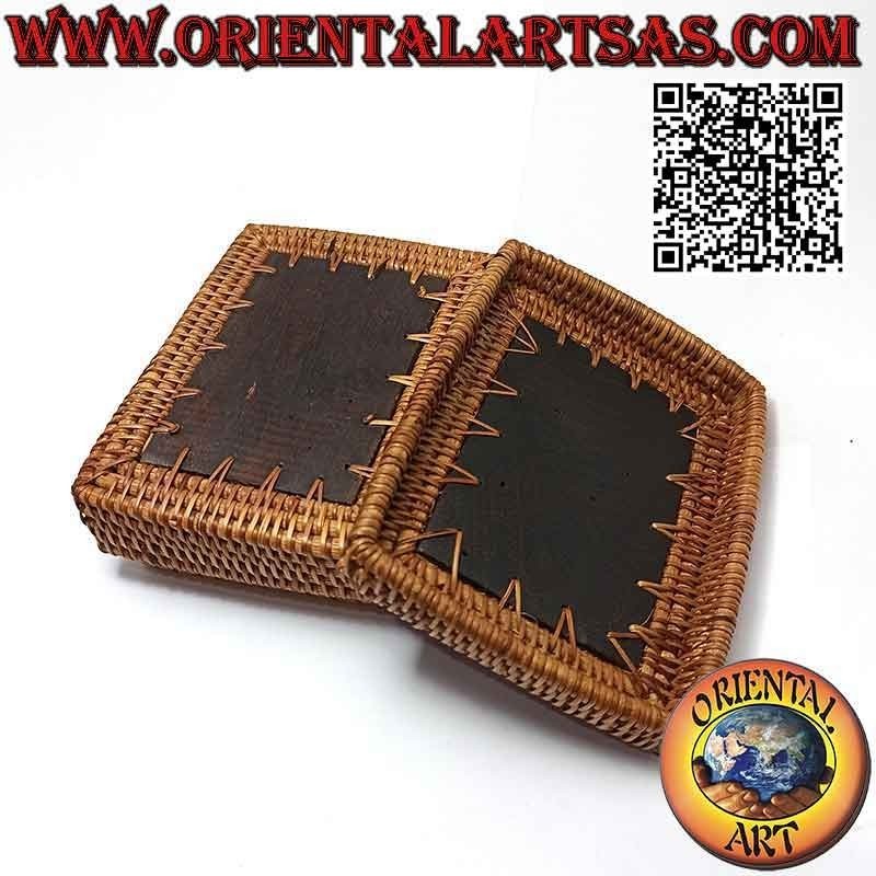 Joyero rectangular con decoración grabada en caoba y mimbre (13 x 10)