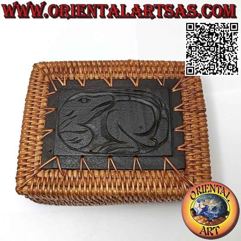Rectangular jewelery box with engraved decoration in mahogany and wicker (13 x 10)