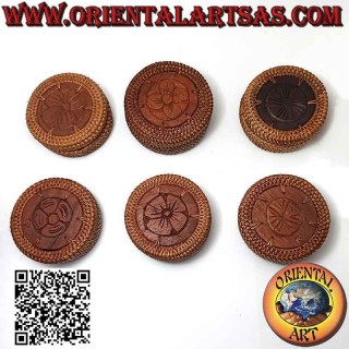 Scatola portagioie tonda con decoro inciso in legno di mogano e midollino (Ø 9 cm)