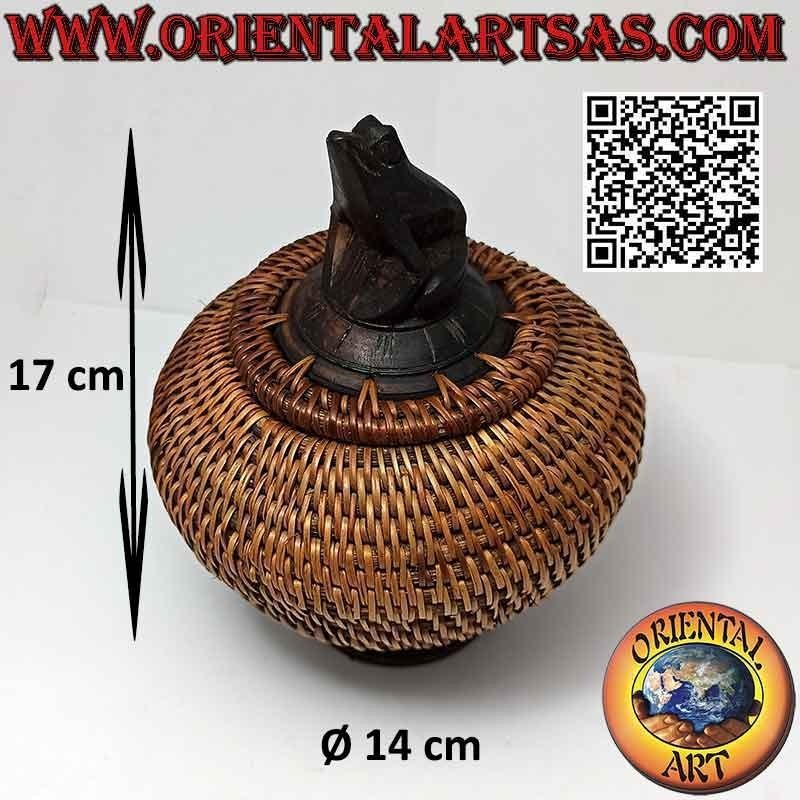 Joyero esférico con escultura tallada en caoba y mimbre