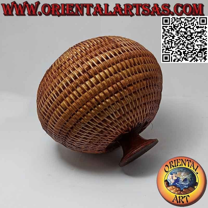 Scatola portagioie sferica con scultura intagliata in legno di mogano e midollino