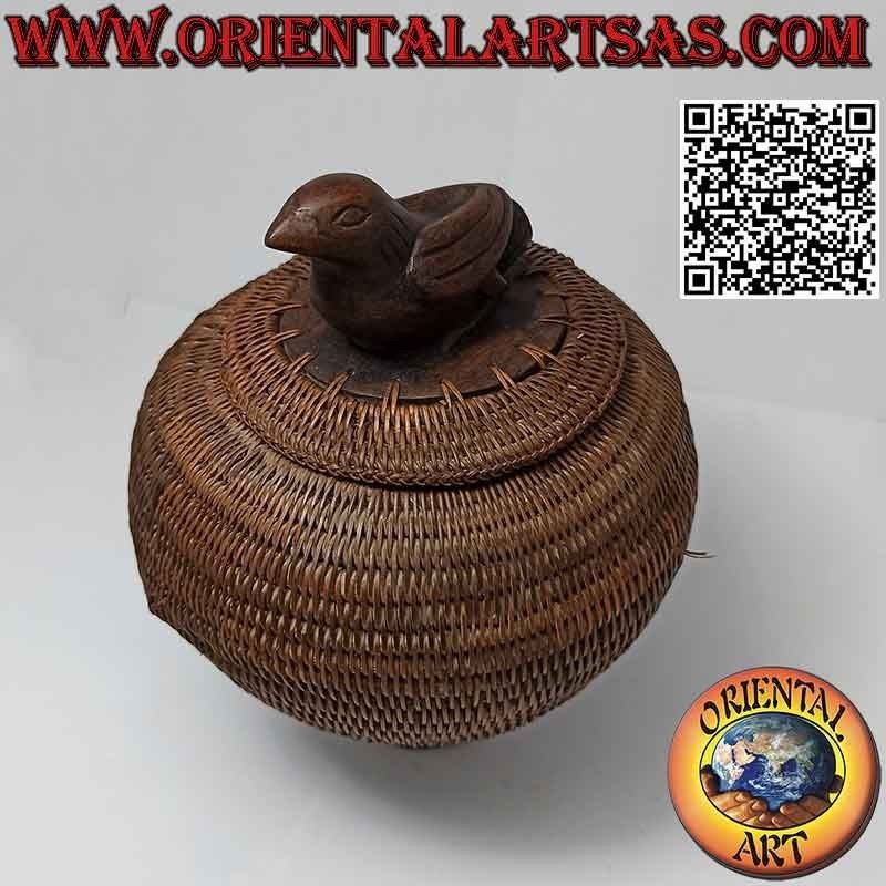 Joyero antiguo esférico con escultura tallada en caoba y mimbre