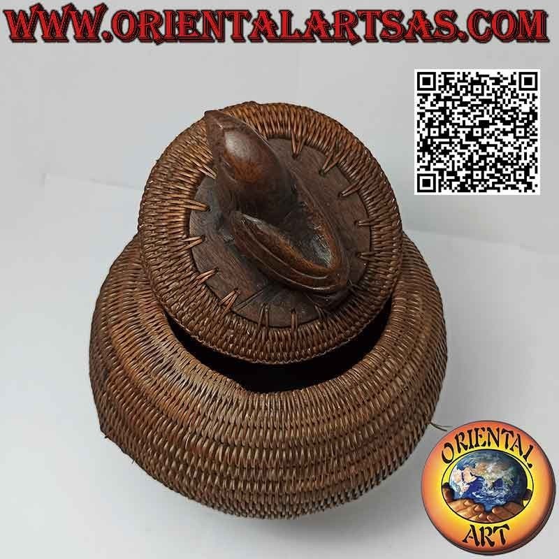 Joyero antiguo esférico con escultura tallada en caoba y mimbre