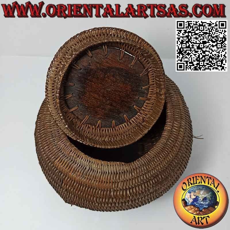 Joyero antiguo esférico con escultura tallada en caoba y mimbre