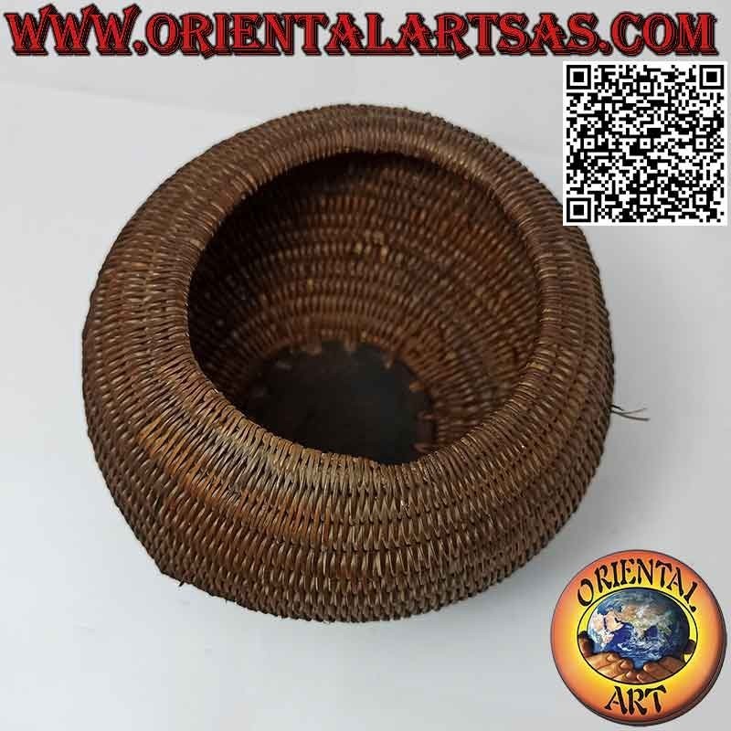 Joyero antiguo esférico con escultura tallada en caoba y mimbre