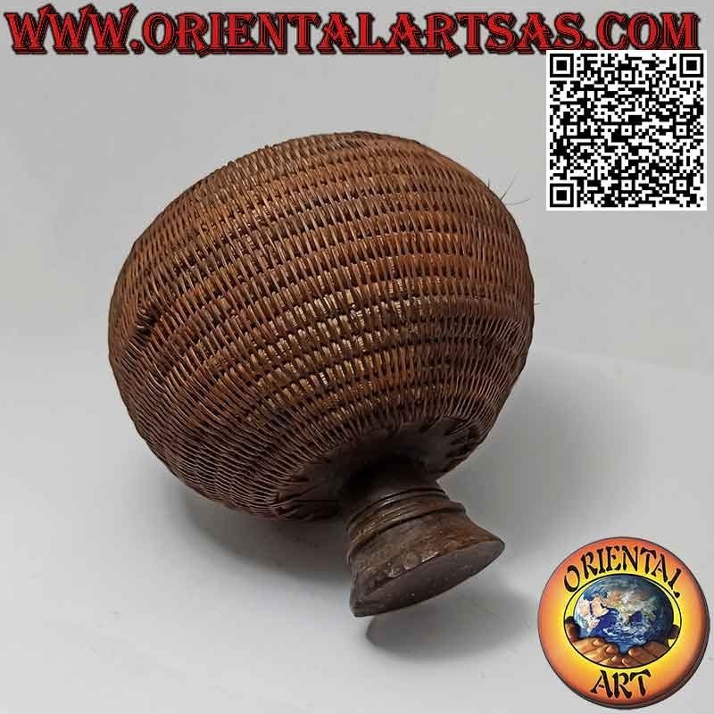 Kugelförmige antike Schmuckschatulle mit geschnitzter Skulptur aus Mahagoni und Korbgeflecht