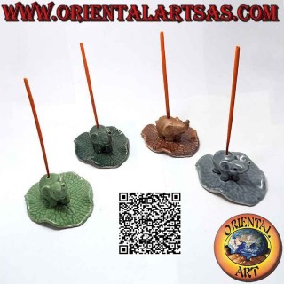 Brûle-parfum "éléphant à trompe surélevée" à la feuille en céramique peinte