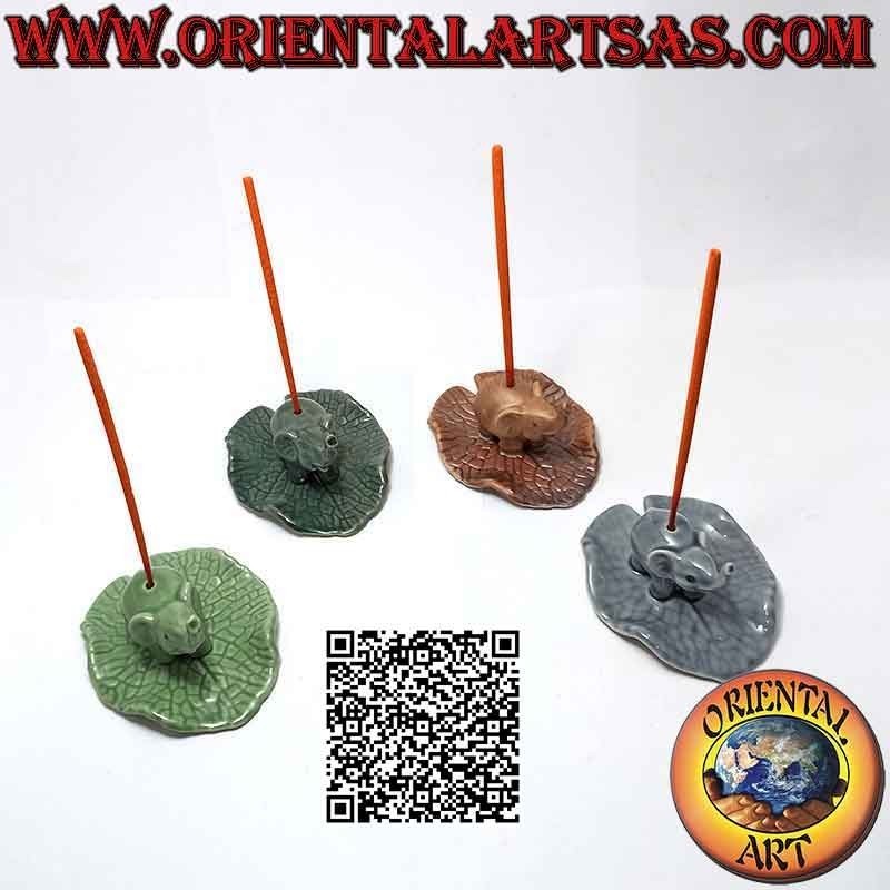 Räuchergefäß "Elefant mit erhobenem Rüssel" im bemalten Keramikblatt