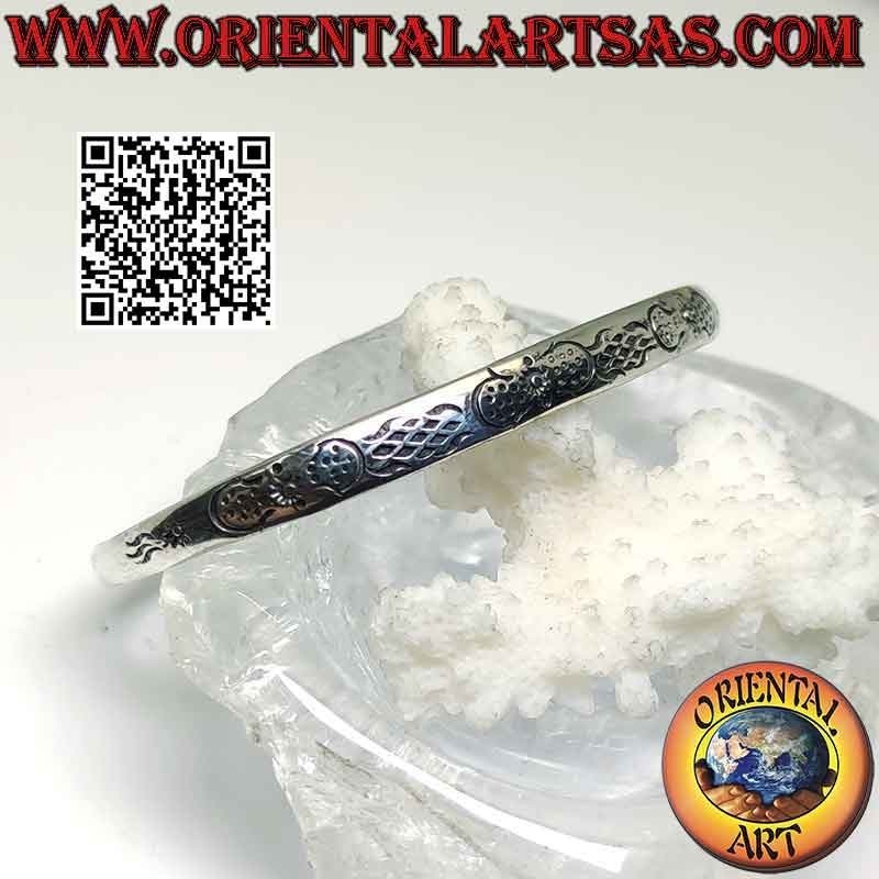 Bracciale rigido in argento 925‰ decoro maori simmetrico inciso e pallina terminale