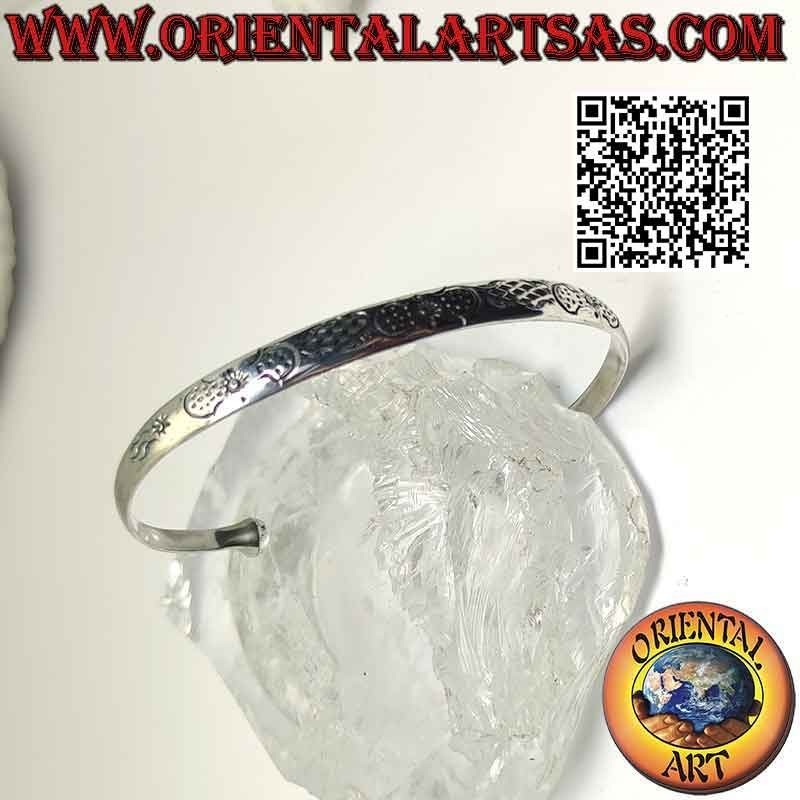 Pulsera rígida en plata 925‰ con decoración maorí simétrica grabada y bola terminal