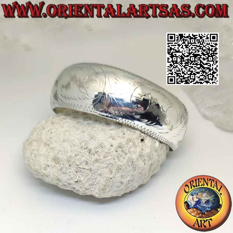 Brazalete rígido ancho, redondeado y liso de plata 925‰ con ligeros grabados barrocos