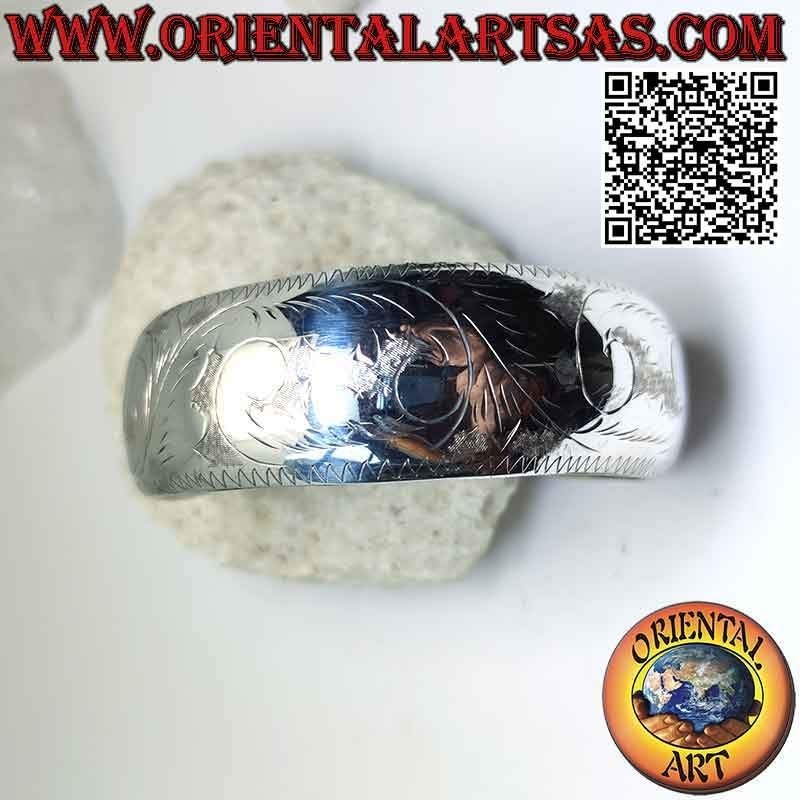 Brazalete rígido ancho, redondeado y liso de plata 925‰ con ligeros grabados barrocos