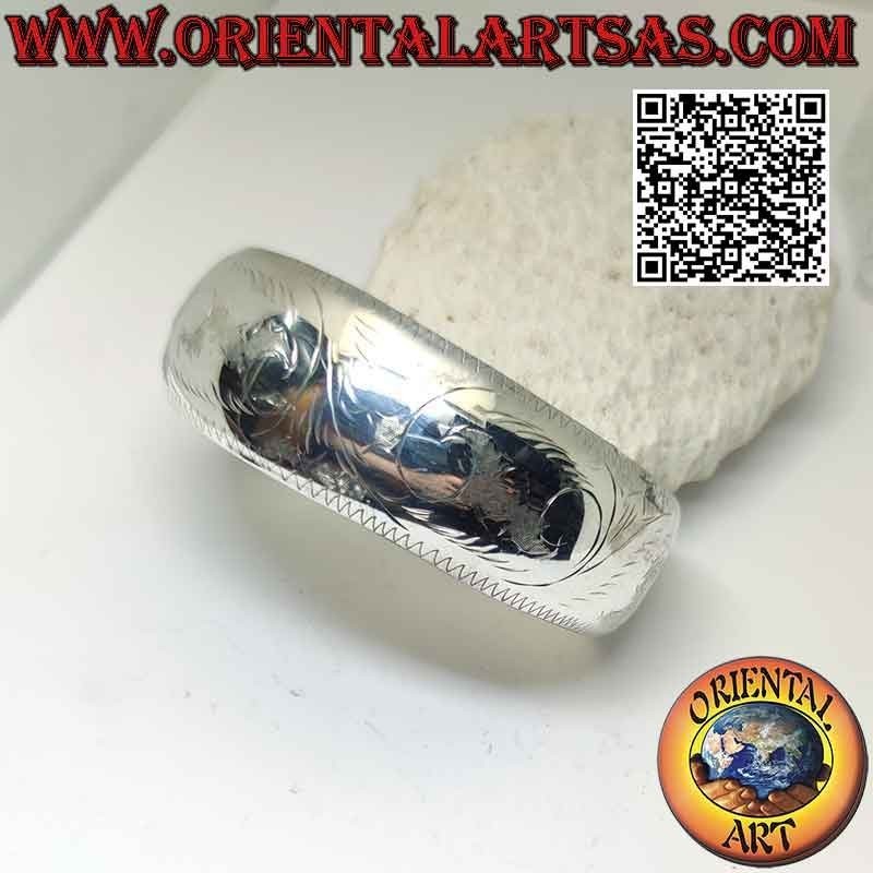 Brazalete rígido ancho, redondeado y liso de plata 925‰ con ligeros grabados barrocos