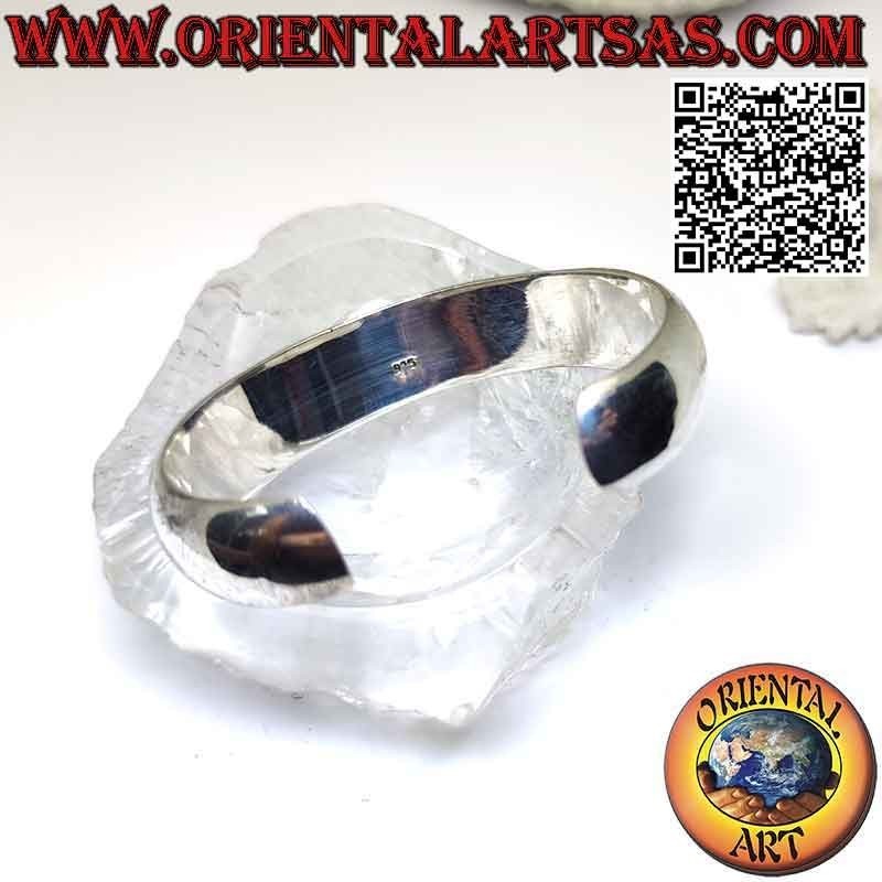 Abgerundetes starres Armband aus 925 ‰ Silber mit graviertem Blumendekor und ovalem rotem Achat