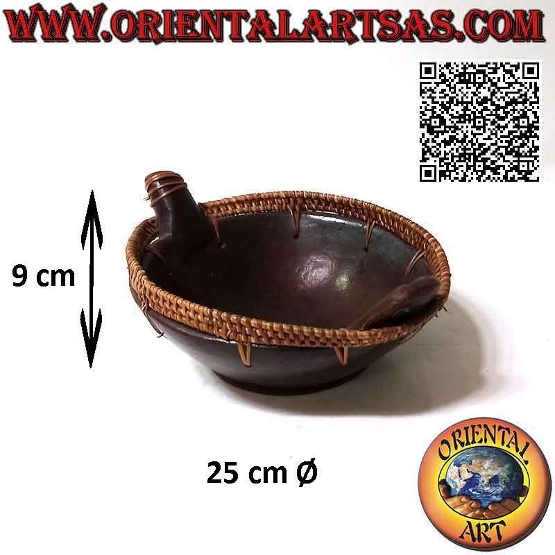 Vaciador de bolsillo Lombok en terracota oscura con borde y asas de mimbre