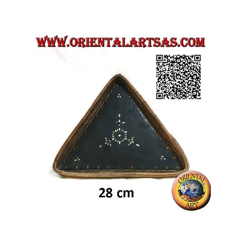 Svuotatasche vassoio triangolare di Lombok in legno di mogano, bordo in midollino e intarsi in madreperla (grande)