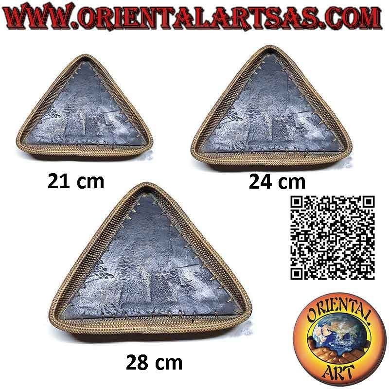 Vide poche plateau triangulaire Lombok en bois d'acajou lisse et bordure en osier