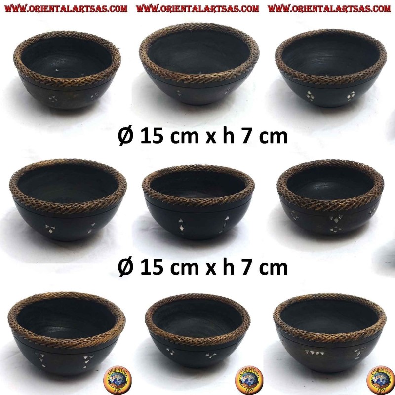 Ciotola di Lombok in legno di mogano, bordo in midollino e intarsi in madreperla da 15 cm