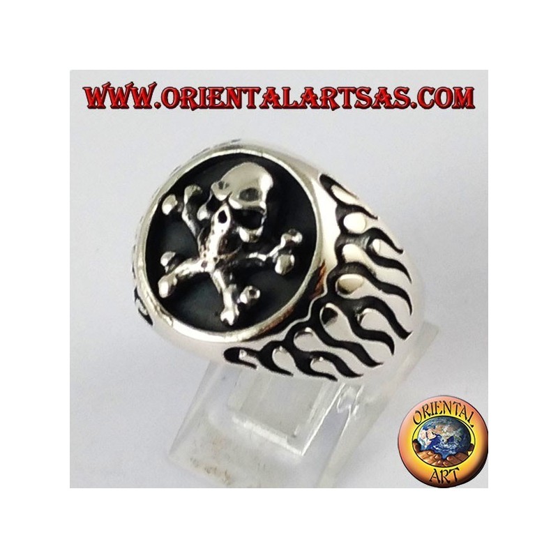 Silver ring, flame pirate skull