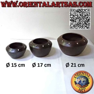 Cuenco tradicional Lombok en terracota oscura con triángulos blancos, hecho a mano