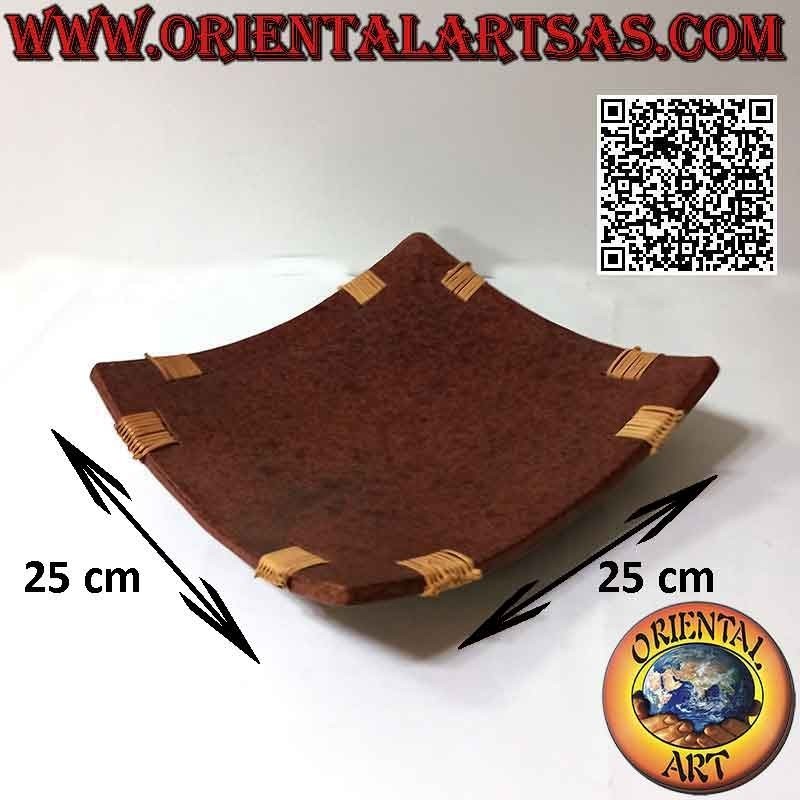 Bandeja valet Lombok cuadrada en terracota y mimbre en las esquinas de 25 cm