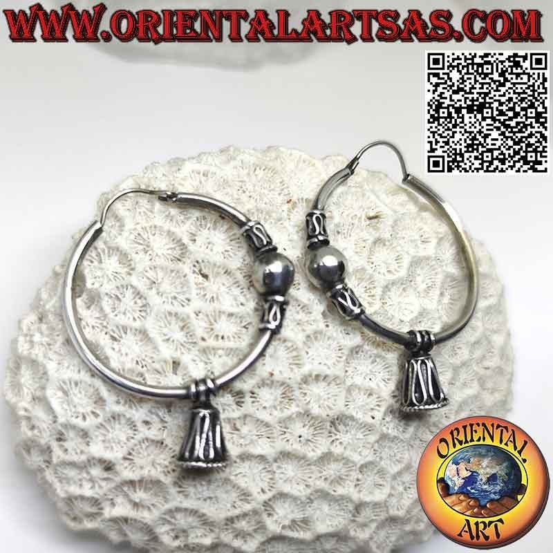 Orecchino in argento, cerchio lavorato pallina tra intreccio e serpentina e campanella estetica, 32 mm