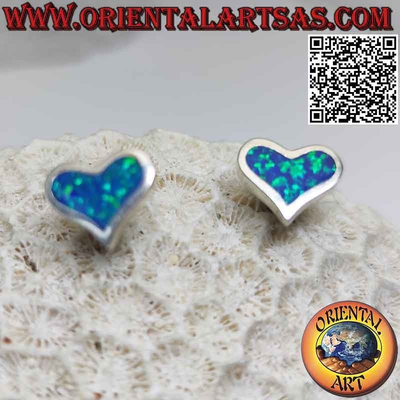 Orecchini in argento da lobo con opale di fuoco blu a forma di cuore largo e montatura liscia
