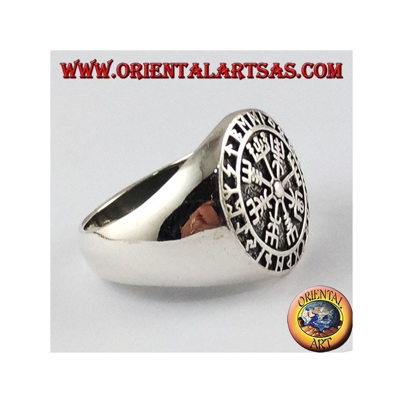 Anello d'argento, aegishjalmur e vegvisir con rune celtiche