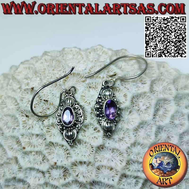 Boucles d'oreilles pendantes en argent avec améthyste ovale naturelle sur un sertissage coquillage et boule