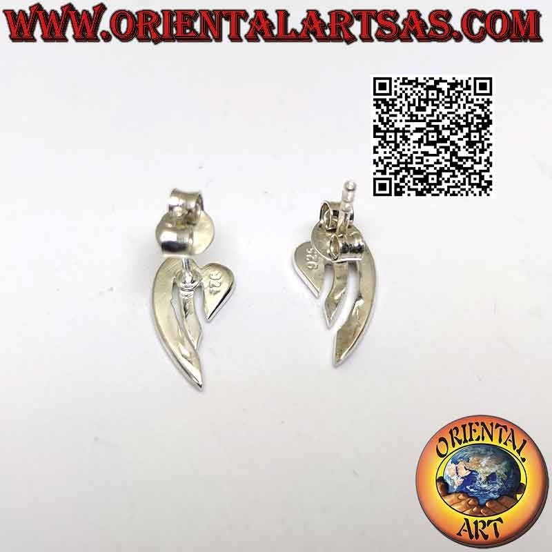 Pendientes de plata de lóbulo corazón liso con punta alargada y par de líneas perforadas