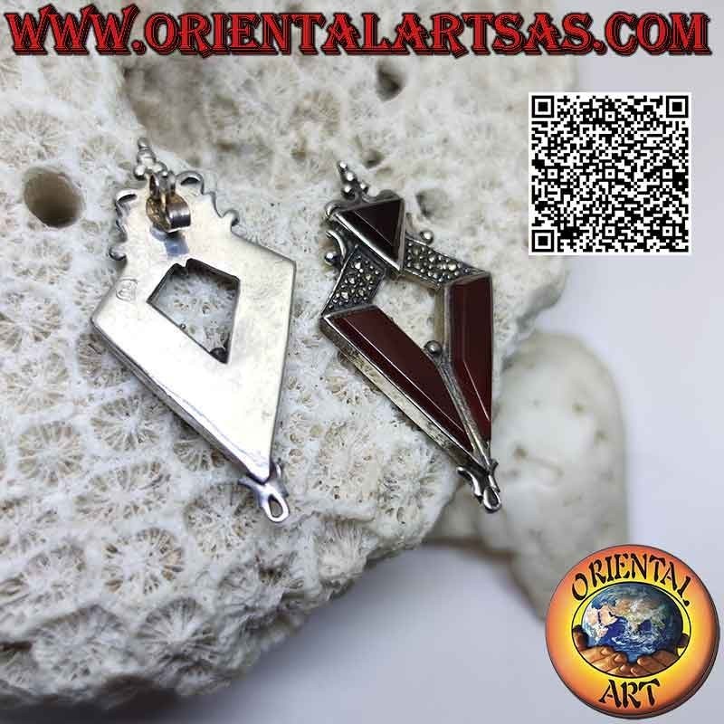 Pendientes romboidales de plata tachonados de marcasita con inserciones triangulares y de cornalina