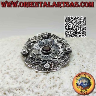 Große Blumenbrosche in 925 ‰ Silber mit zentralem ovalem Naturgranat und detaillierten handgefertigten Verzierungen