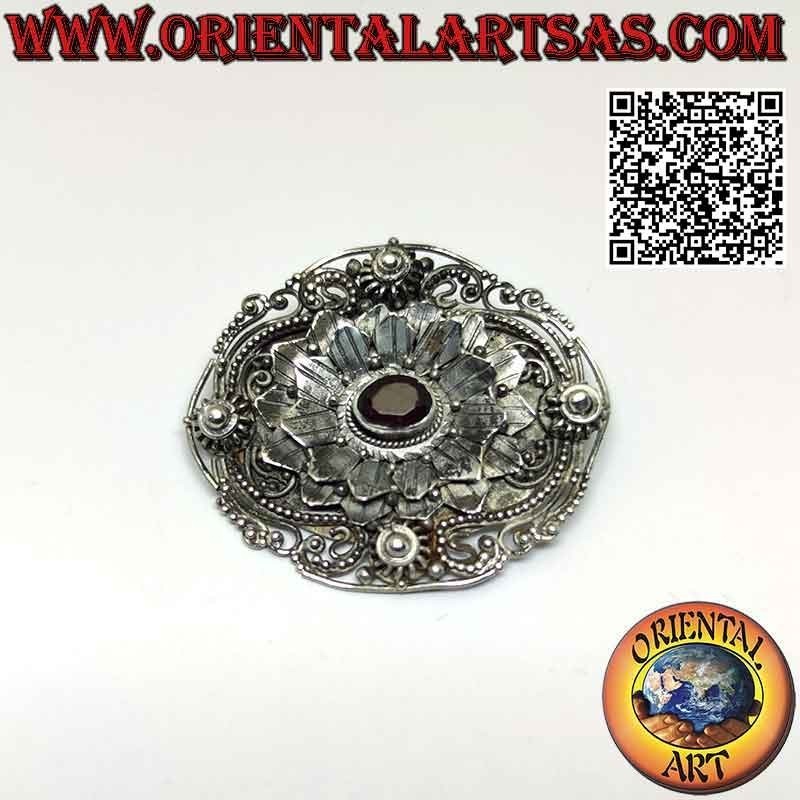 Spilla in argento 925 ‰ grande fiore con granato naturale ovale centrale e decorazioni minuziose fatte a mano