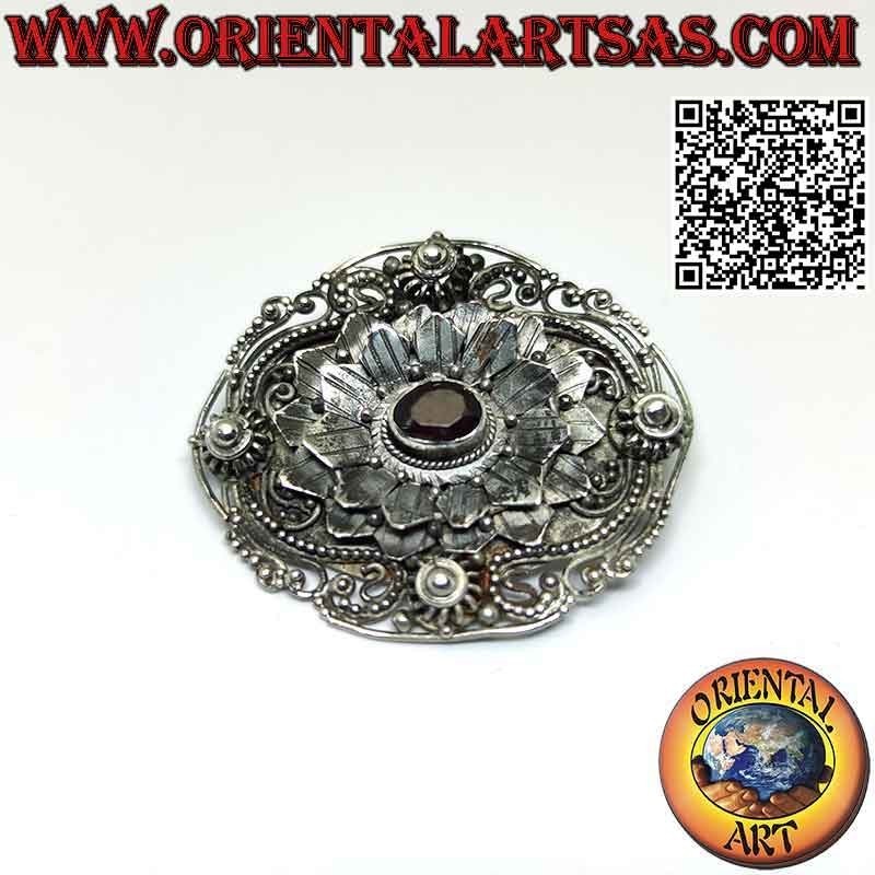 Broche flor grande en plata 925 ‰ con granate natural ovalado central y detalladas decoraciones hechas a mano